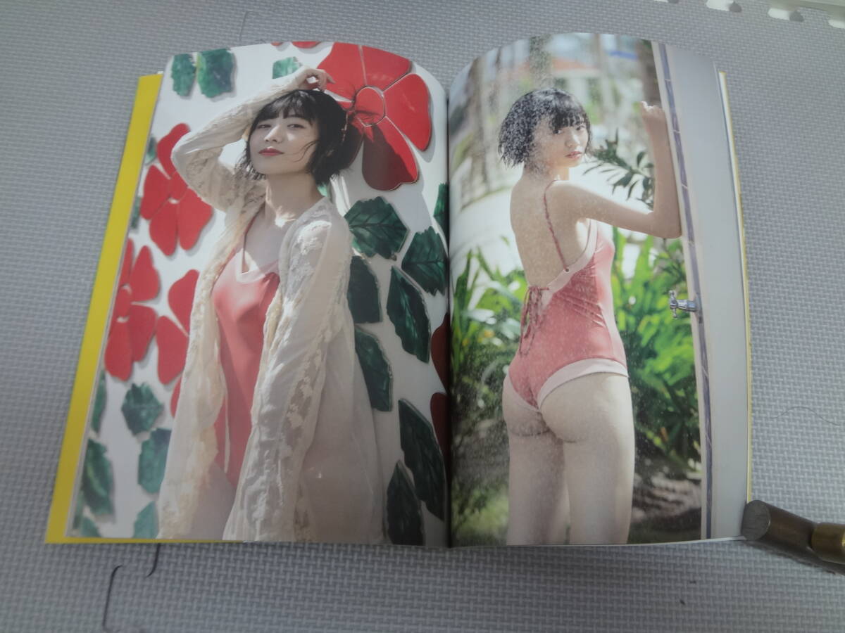 せ1-G02【匿名配送・送料込】　的場華鈴　　太陽の向こう側　　撮影　佐藤佑一　　_画像2