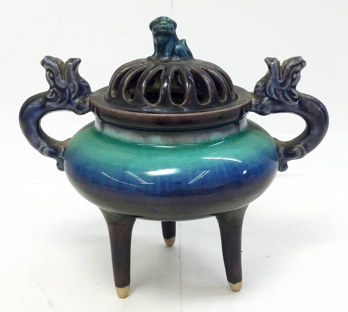 紅釉の三本足の香炉 陶磁器 装飾品 現代工芸品 美術品 置物 美術