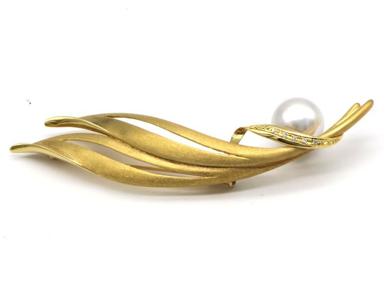 【 イエローゴールド K18YG 】 ブローチ シロチヨウ養(yǎng)殖真珠1.26cm ダイヤ0.03ct フェザーモチーフ 14.7g レディース ☆新著 02685-0