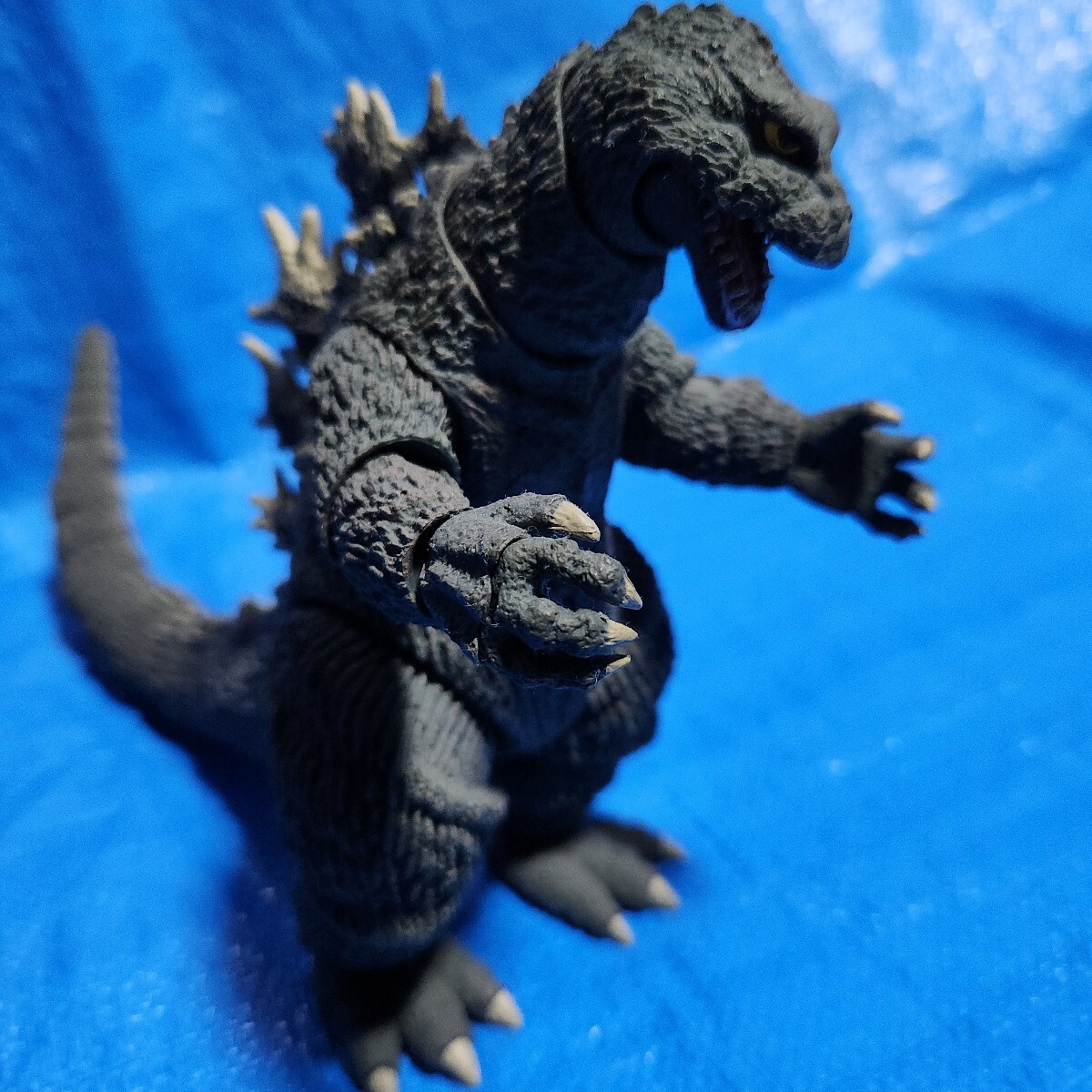 ネカ、キンゴジ。 ネカ、キンゴジ。