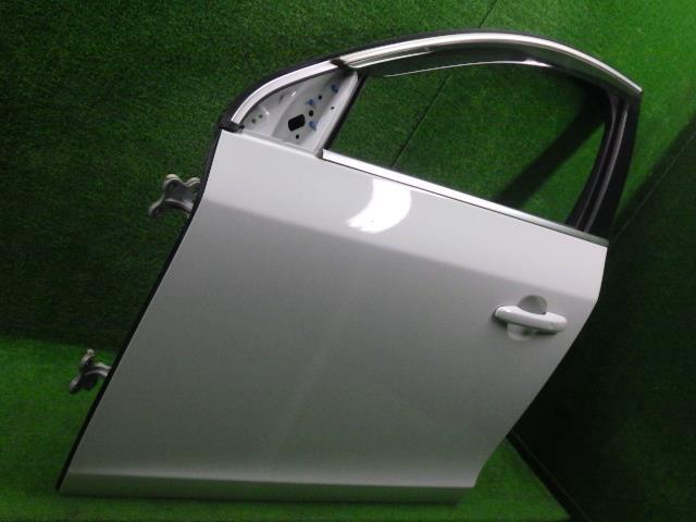 ボルボ 60シリーズ LDA-FD4204T 左FドアASSY 白 8898
