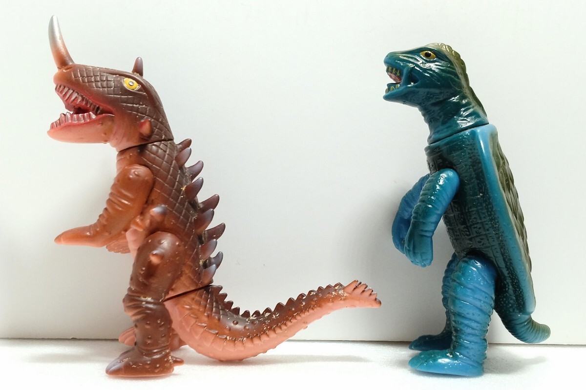 玩具中古品】トミー 大映 特撮シリーズ ガメラ編 2002 ソフビ 2 玩具中古品】トミー 大映 特撮シリーズ ガメラ編 2002 ソフビ 2