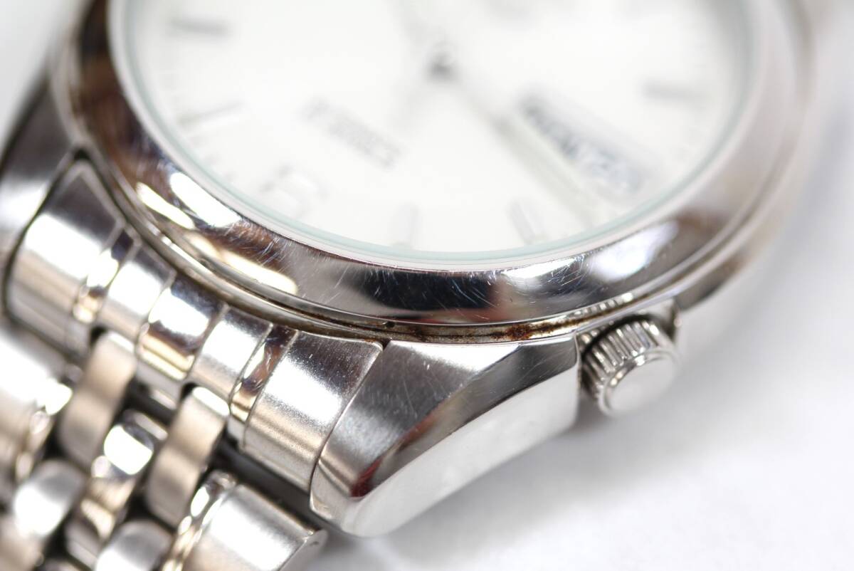 Y6667#◆中古品◆SEIKO セイコー5 21石 裏スケ デイデイト 7526-01V0_画像9