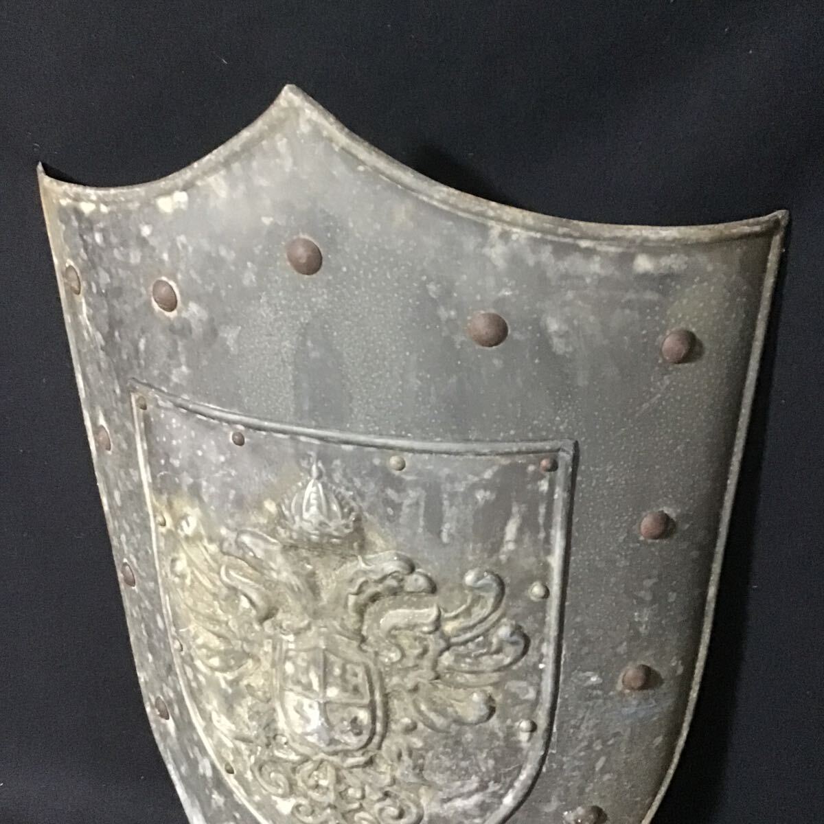 西洋の兵士 金属製壁飾り品 MEG社製 戦う兵士 ナイト 刻印