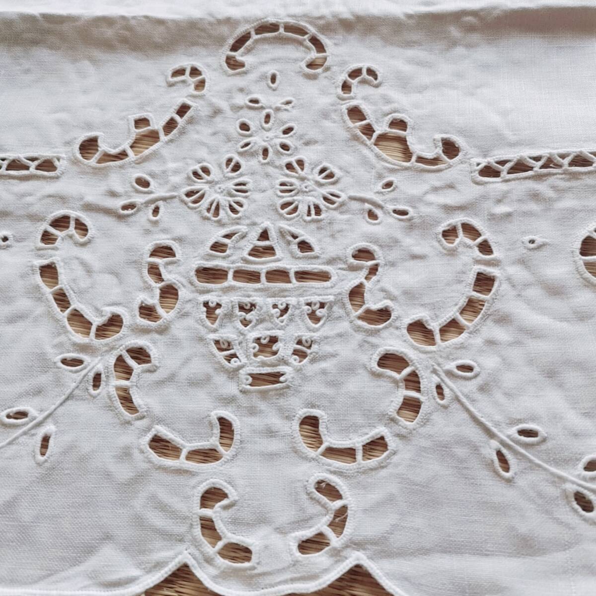 アンティークレース 上品 手刺繍 花柄 テーブルクロス 綿麻 マルチカバー白色