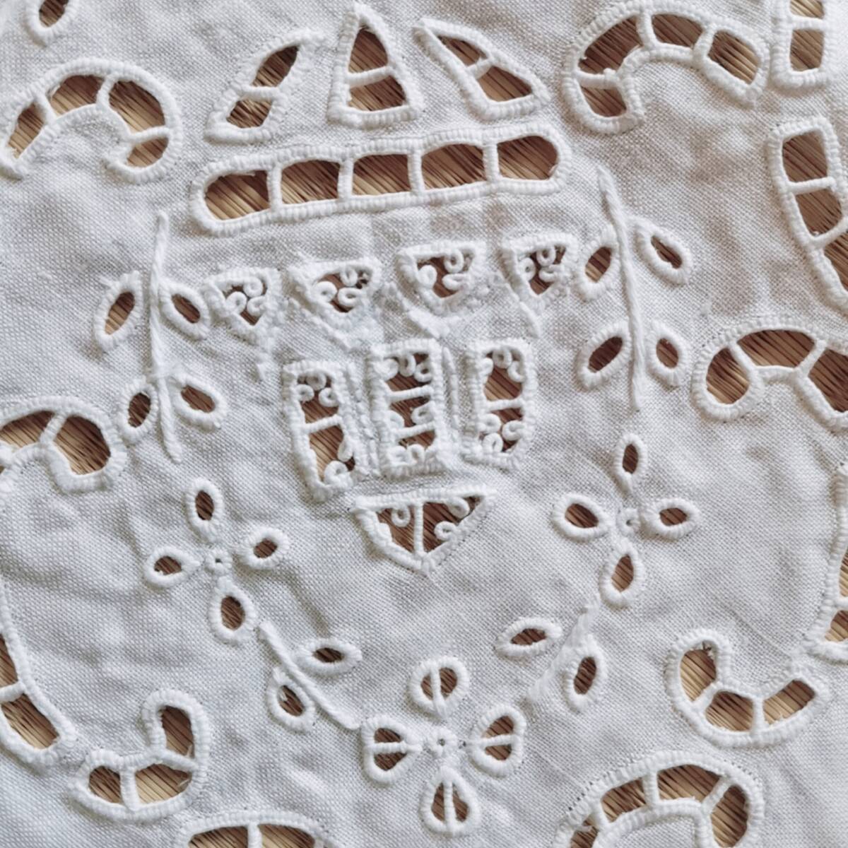 アンティークレース 上品 手刺繍 花柄 テーブルクロス 綿麻 マルチカバー白色