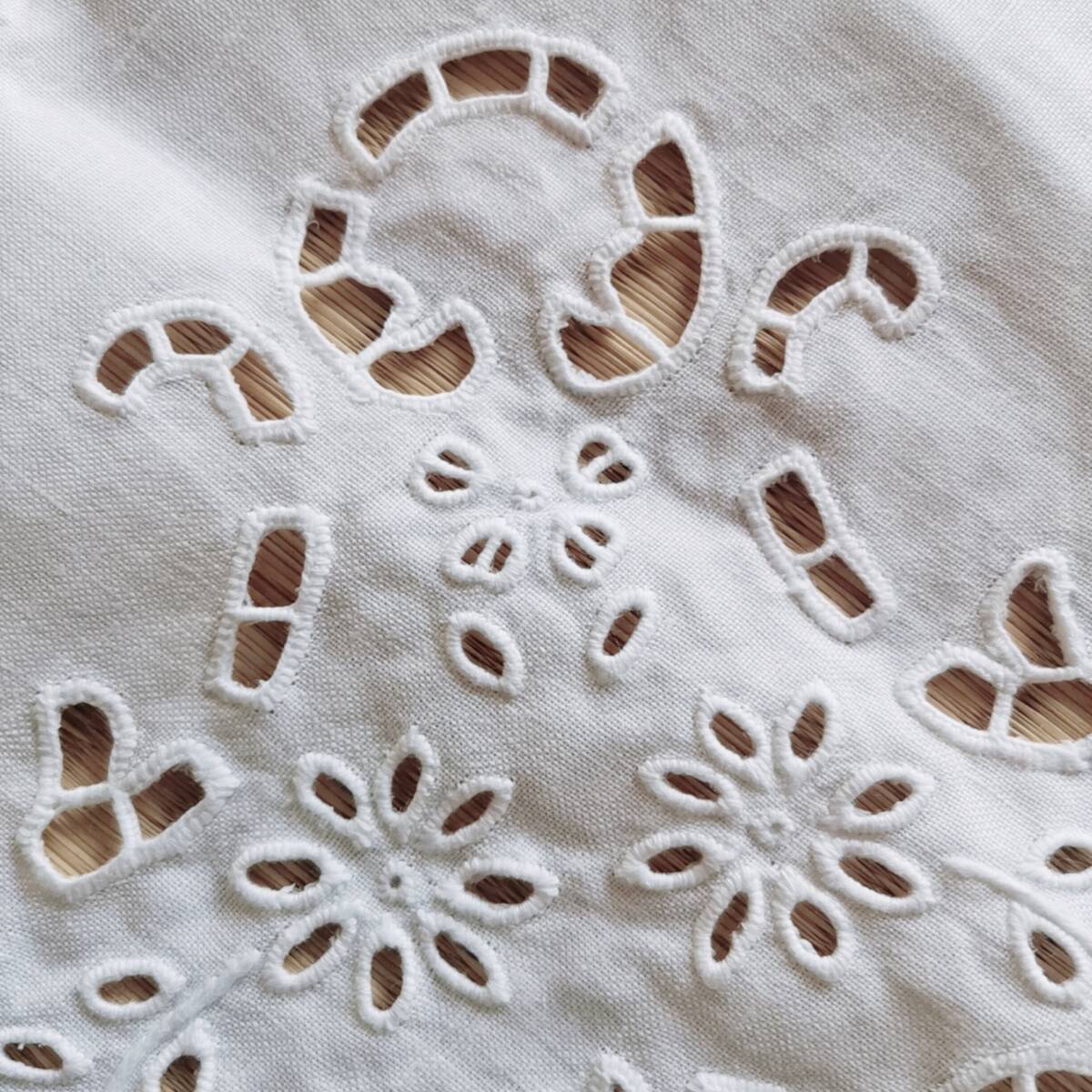 アンティークレース 上品 手刺繍 花柄 テーブルクロス 綿麻 マルチカバー白色