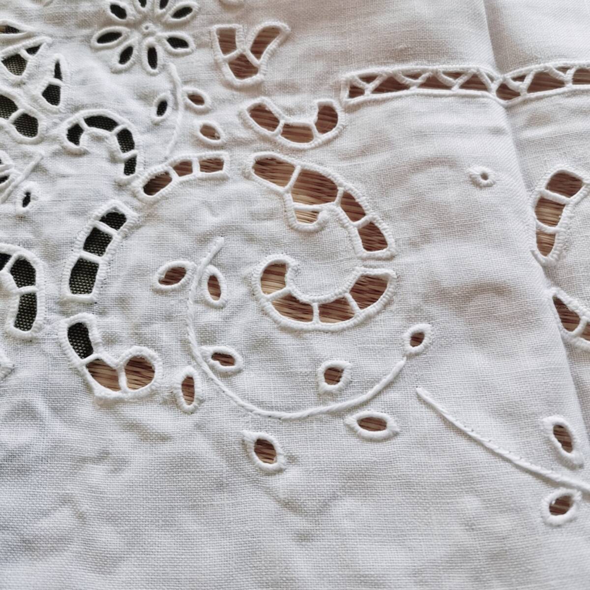 アンティークレース 上品 手刺繍 花柄 テーブルクロス 綿麻 マルチカバー白色