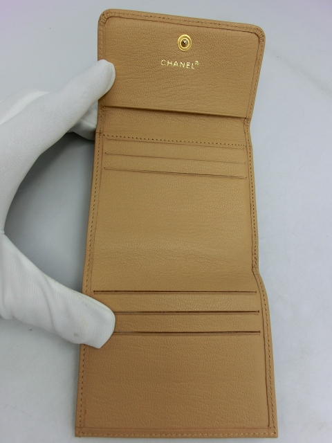 CHANEL Wホック 三つ折り財布 ココマーク レザー ベージュ(女性 CHANEL Wホック 三つ折り財布 ココマーク レザー ベージュ(女性