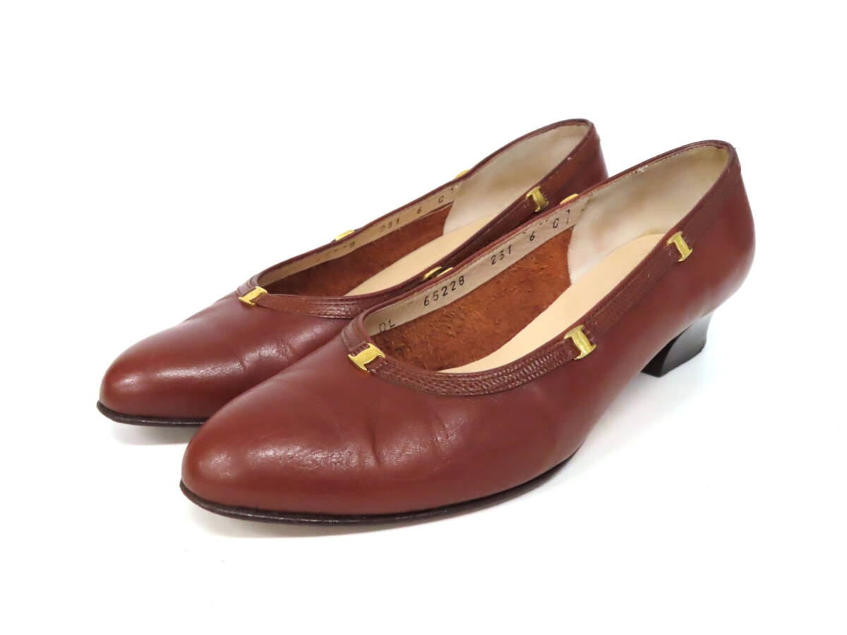 22261 Salvatore Ferragamo フェラガモ ヴァラ 金具縁取り レザー パンプス ローヒール シューズ 靴 6C 茶 ブラウン イタリア制 レディース