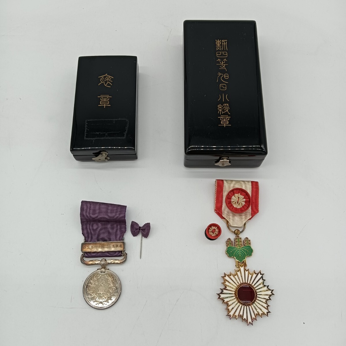 A1397】勲章 徽章 紫綬褒章 勲四等旭日小綬章 略綬 旧日本軍 A1397】勲章 徽章 紫綬褒章 勲四等旭日小綬章 略綬 旧日本軍