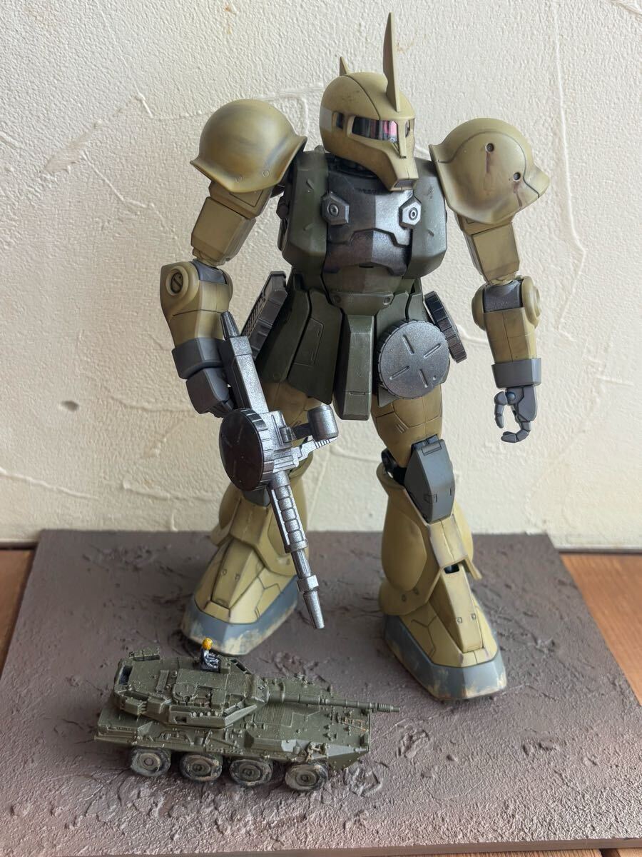 MG ガンプラ MS05 旧ザク ランバラル機 塗装済み完成品 ジオラマ MG ガンプラ MS05 旧ザク ランバラル機 塗装済み完成品 ジオラマ
