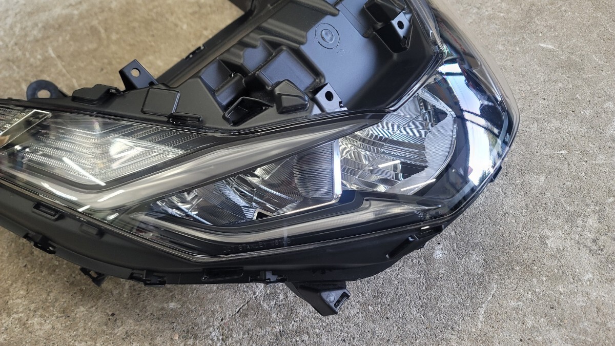 PCX JK05 ヘッドライト 割れ無し 33100-K1Z-J11 中古品 純正 PCX JK05 ヘッドライト 割れ無し 33100-K1Z-J11 中古品 純正