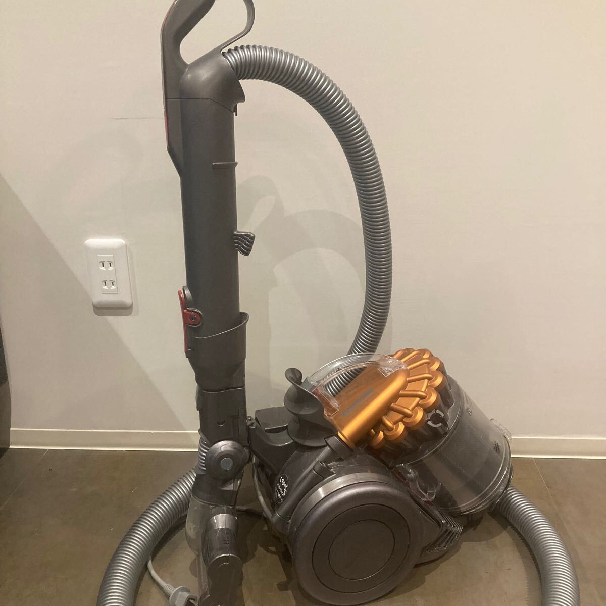 ダスト付きDysonダイソン掃除機DC22セット付属品沢山付き 格安
