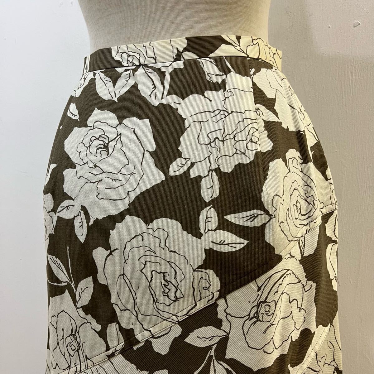 Aquascutum 花柄スカート 総柄スカート ロングスカート コットンスカート 薔薇柄 バラ柄 アクアスキュータム【レターパックプラス郵送可】R