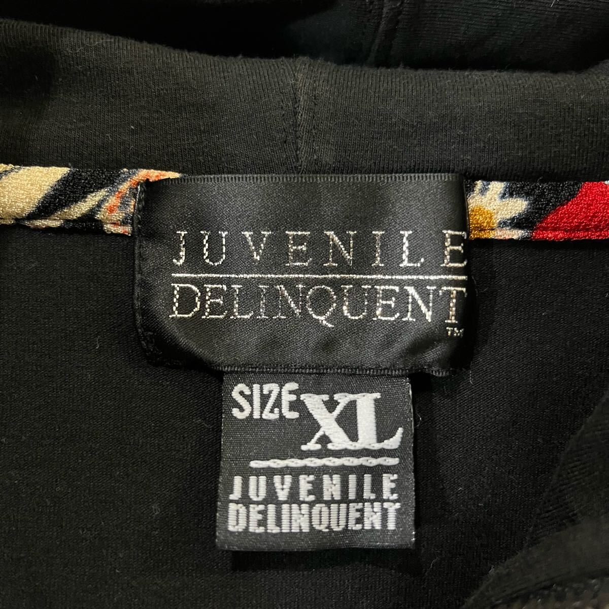 JUVENILE DELINQUENT мир рисунок дизайн Zip выше лучший .. крепдешин безрукавка Parker общий рисунок чёрный красный [ letter pack почтовый сервис плюс отправка по почте возможно ]R