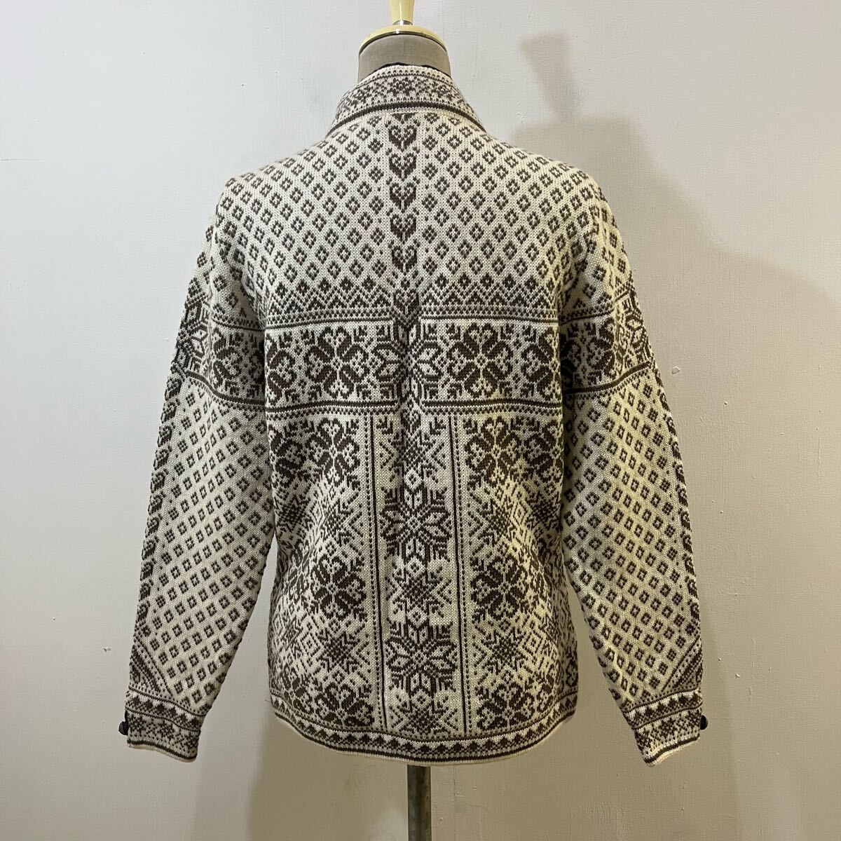 新品未使用タグ付き DALE OF NORWAY ノルウェー製 花柄刺繍 ハーフジップニット 総柄 セーター ノルディック柄 希少【送料一律/同梱可能】T_画像6