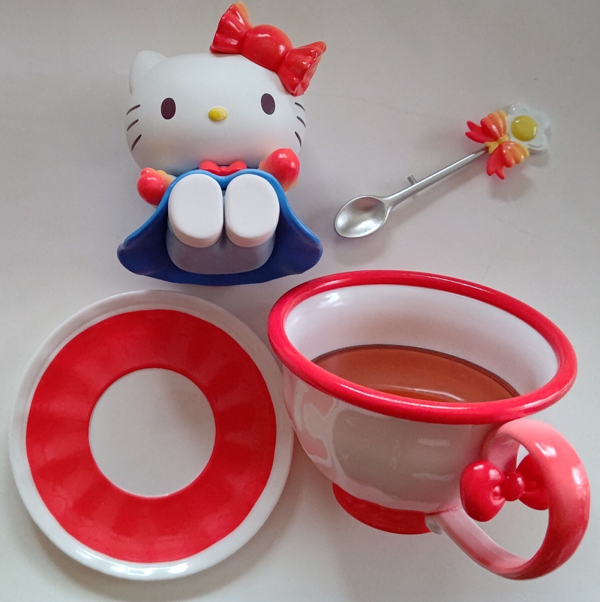 ハローキティHELLO KITTY/サンリオ☆海外製品☆elfシリーズ/ティーカップフィギュア☆未使用☆元箱あり_画像2