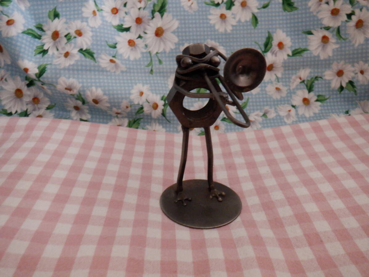 E2『かえるバンド (ドラム・ギター・トロンボーン・サックス・ホルン)~5体セット クインテット 金属加工品』~インテリア小物にいかが?_画像6