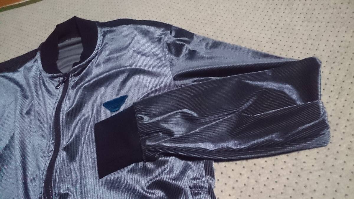 レア 中古 美品 EMPORIO ARMANI UNDERWEAR エンポリオ アルマーニ ホログラム風/光沢 ストライブ ベロア ブルゾン ジャケット S/実質はM位_画像2