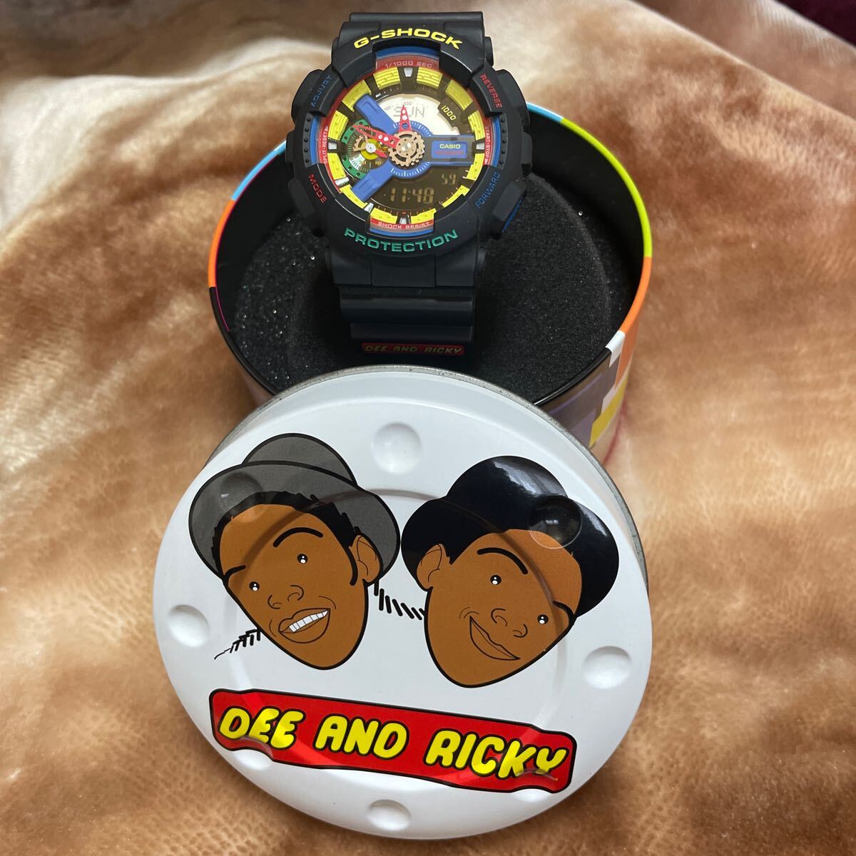送料無料 GA-110DR-1AJR DEE AND RICKY × G-SHOCK コラボ 専用缶 送料無料 GA-110DR-1AJR DEE AND RICKY × G-SHOCK コラボ 専用缶