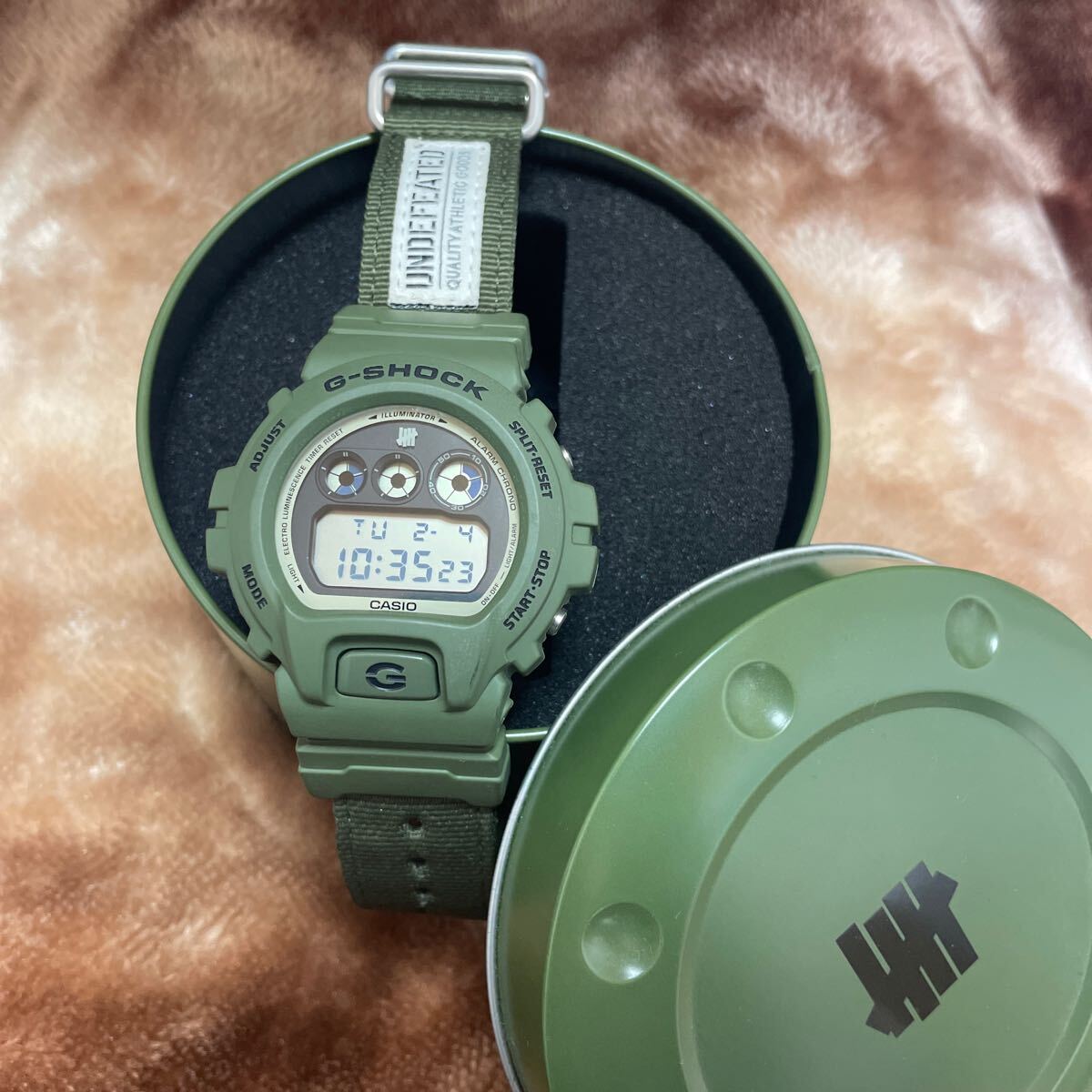送料無料 UNDEFEATED × G-SHOCK 未使用 30周年記念 DW-6901UD-3JR 缶付 三つ目 カシオ Gショック 即決 廃版