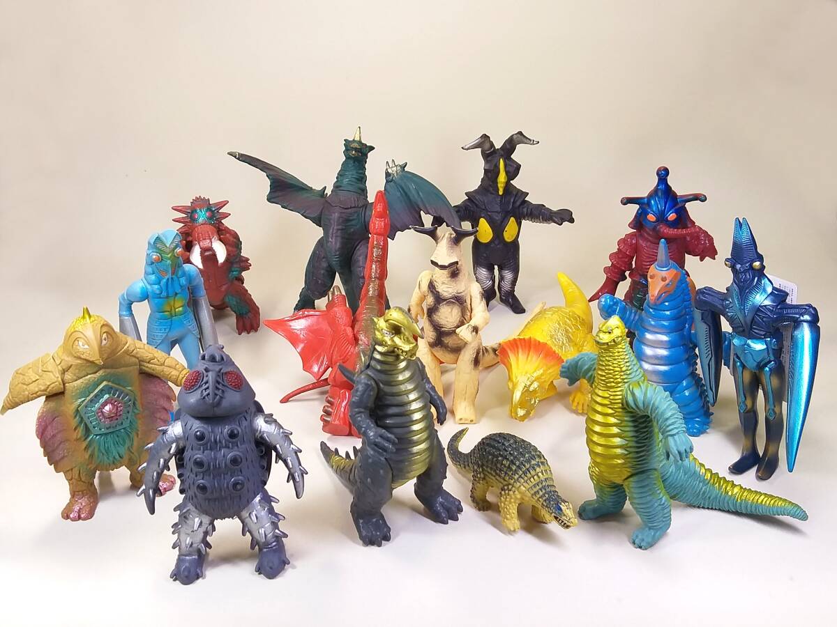 壽】昭和レトロ ウルトラ怪獣シリーズ等 ソフビ 円谷プロ BANDAI 壽】昭和レトロ ウルトラ怪獣シリーズ等 ソフビ 円谷プロ BANDAI