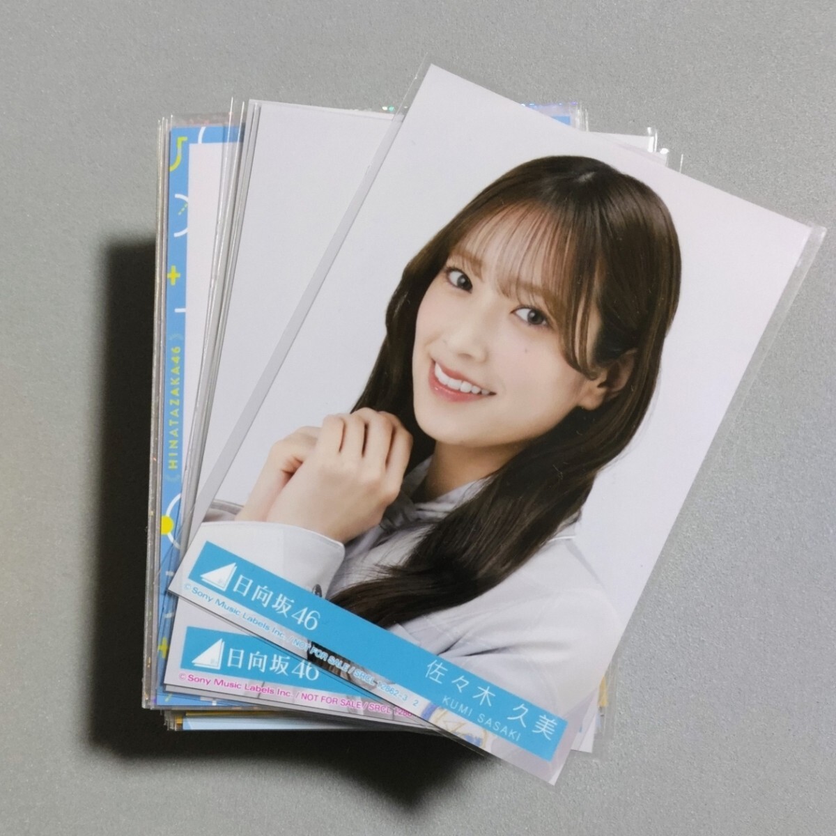 日向坂46 佐々木久美 直筆 サイン 生写真 ヨリ ツアー2023 ライブ衣装 日向坂46 佐々木久美 直筆 サイン 生写真 ヨリ ツアー2023