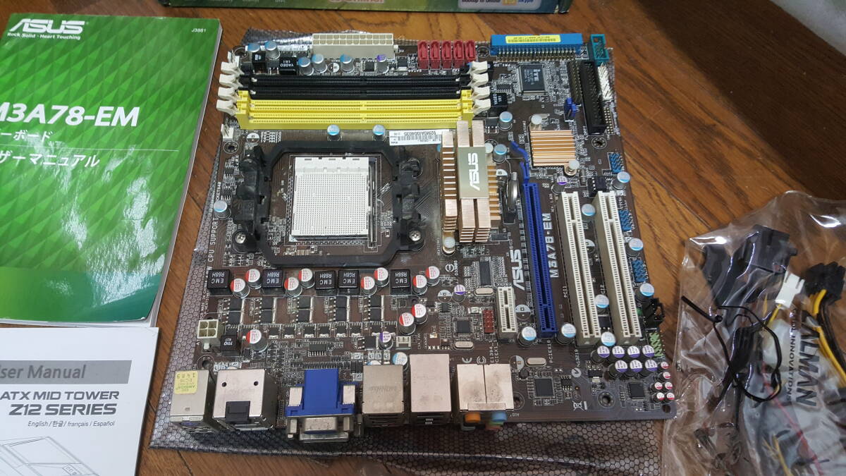 【PC周辺機器】 ASUS マザーボード M3A78-EM (その他小物あり） 動作未確認_画像4