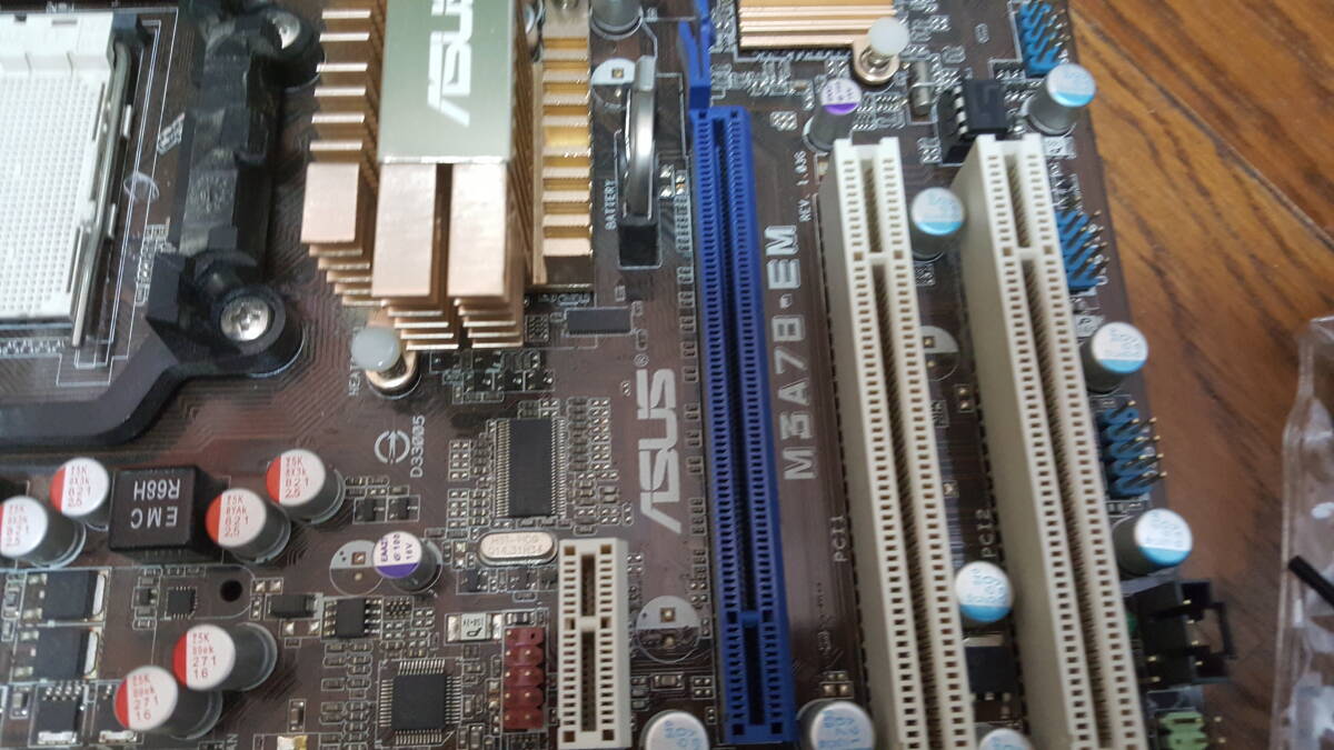 【PC周辺機器】 ASUS マザーボード M3A78-EM (その他小物あり） 動作未確認_画像5