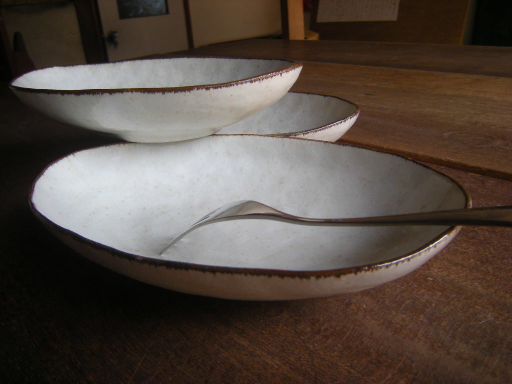 睦◎美濃焼【新品?未使用】粉引釉　茶渕　ボートプレート　大楕円（24.5㎝x16㎝x5㎝）1枚から?。藲荬Δ膜铮呒?jí)うつわ＊