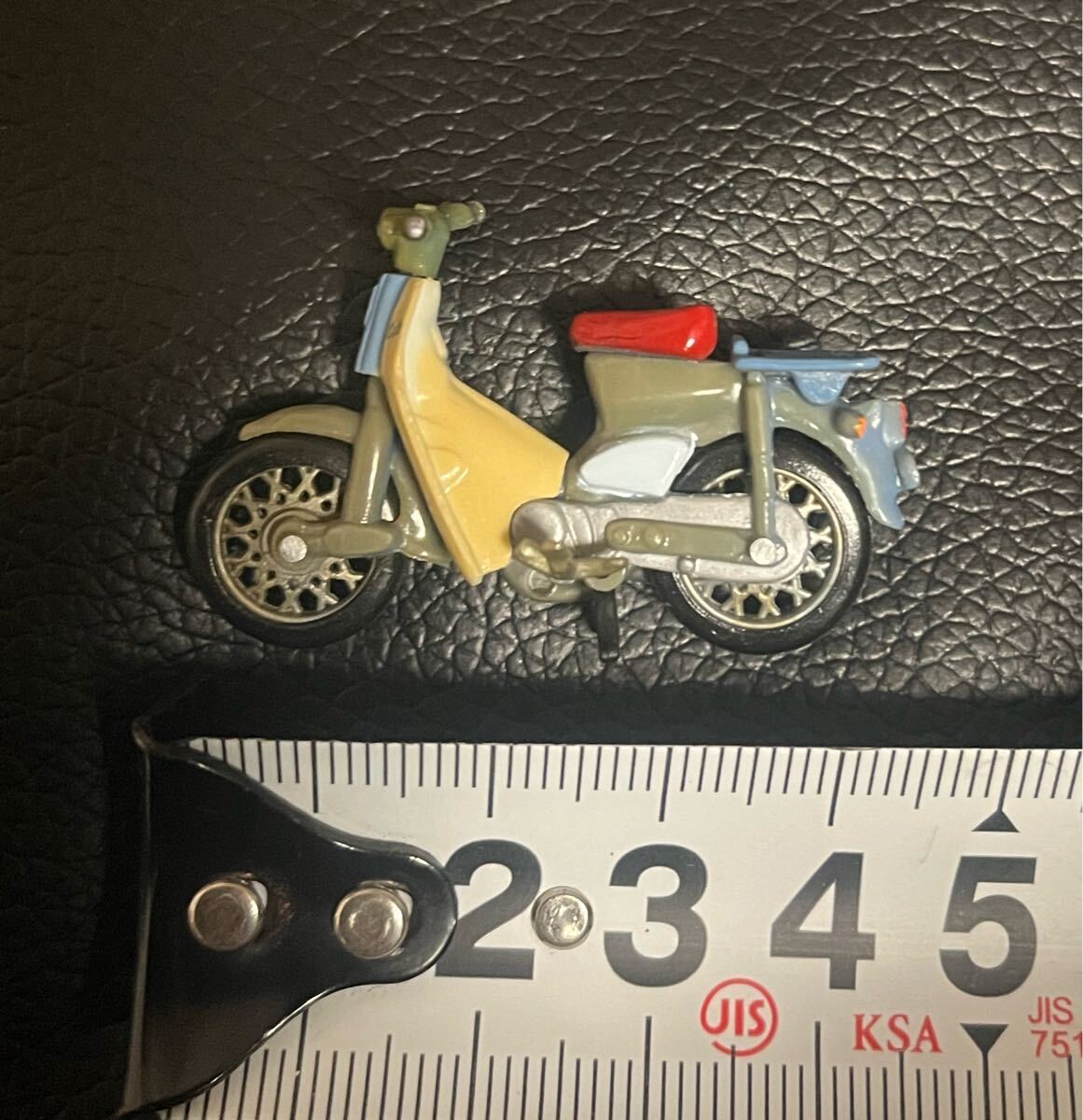 サイズ4.5センチ位 HONDA スーパーカブ ホンダ 本田SUPER CUBミニカー オートバイ フィギュア ジオラマ_画像7
