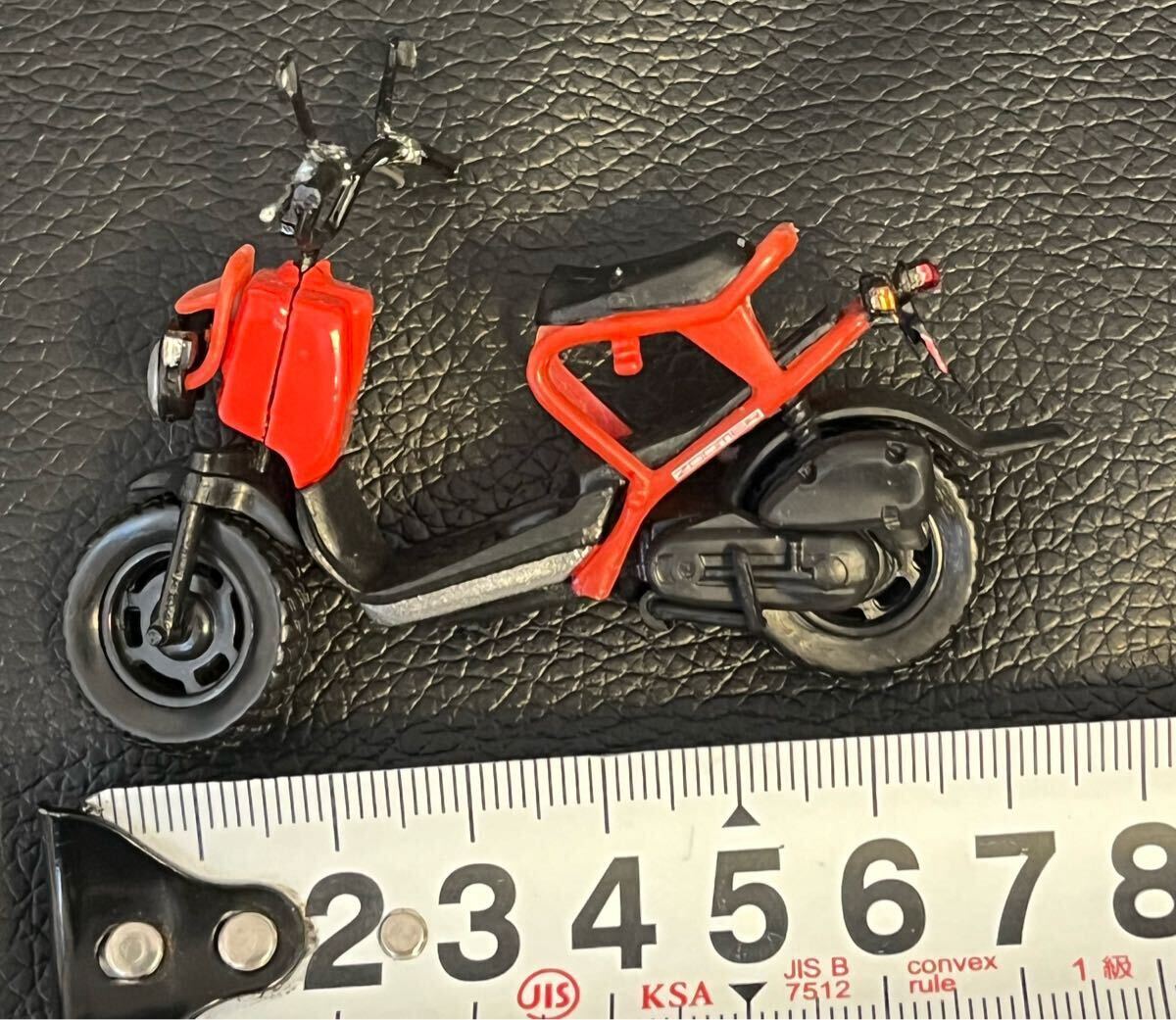1/24スケール HONDA ZOOMER ホンダ ズーマー 赤色 バイク