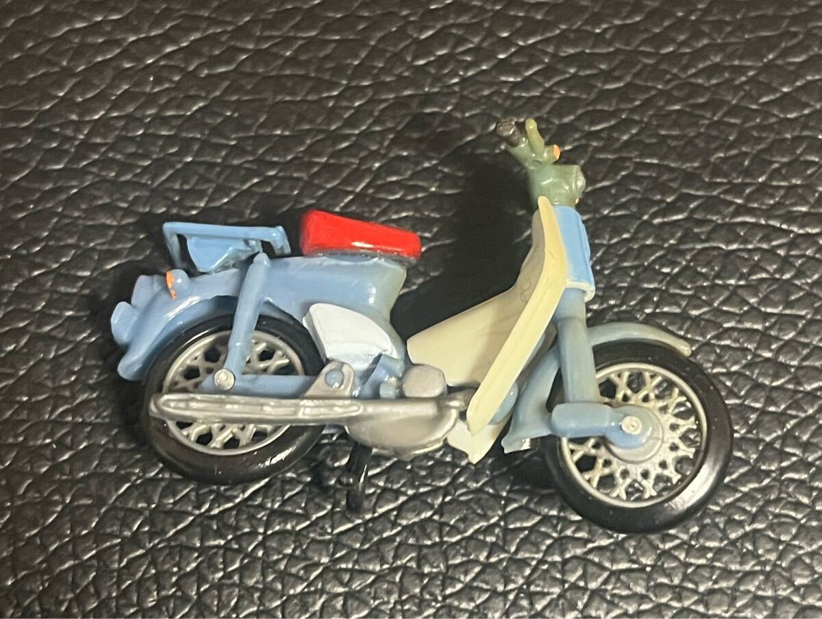 サイズ4.5センチ位 HONDA スーパーカブ ホンダ 本田SUPER CUBミニカー オートバイ フィギュア ジオラマ_画像1