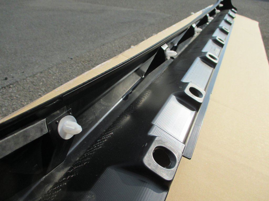 4236-R 新車外し品 ZC33S スイフト スポーツ 純正 右 サイドステップ 素地 カーボン柄 77212-68R0 R_画像9