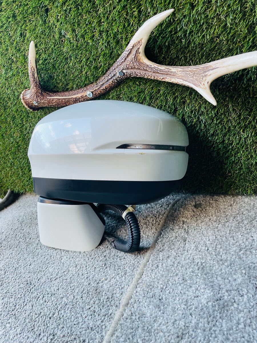 オデッセイ DBA-RC1 左サイドミラー NH788P 76258-T6A-J02 オデッセイ DBA-RC1 左サイドミラー