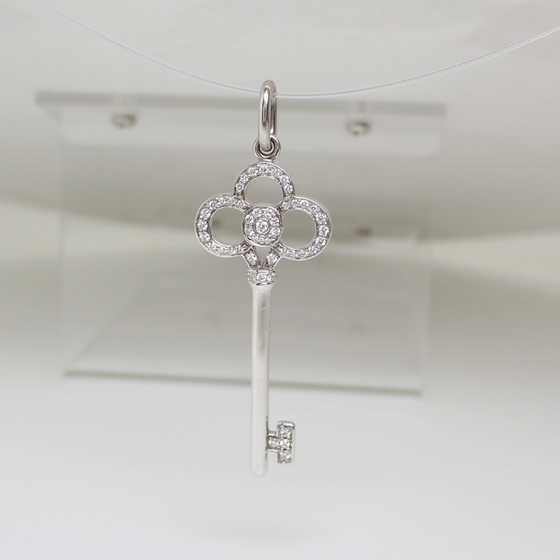 TIFFANY ティファニー クラウン キー ペンダント 750 WG 1.5インチ（約 4cm）60010880 D0.11ct 新品同様美品 3.1g 箱付 送料無料！！