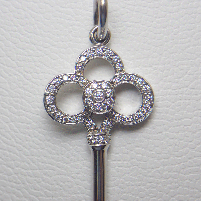 TIFFANY ティファニー クラウン キー ペンダント 750 WG 1.5インチ（約 4cm）60010880 D0.11ct 新品同様美品 3.1g 箱付 送料無料！！