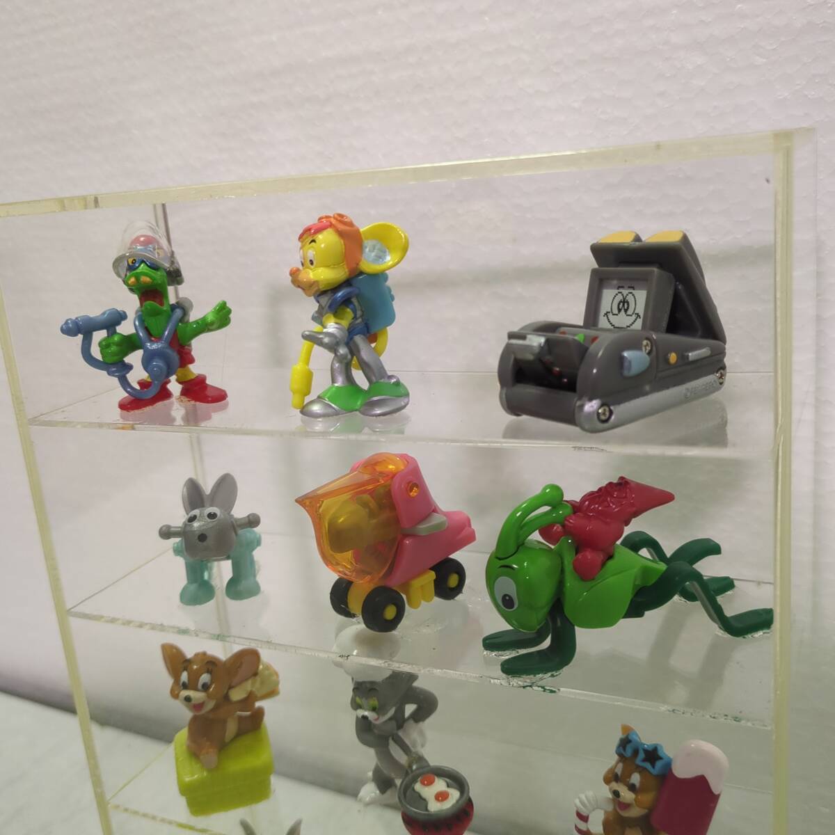 希少】キンダーサプライズ フィギュア12個セット アクリルケース 希少】キンダーサプライズ フィギュア12個セット アクリルケース