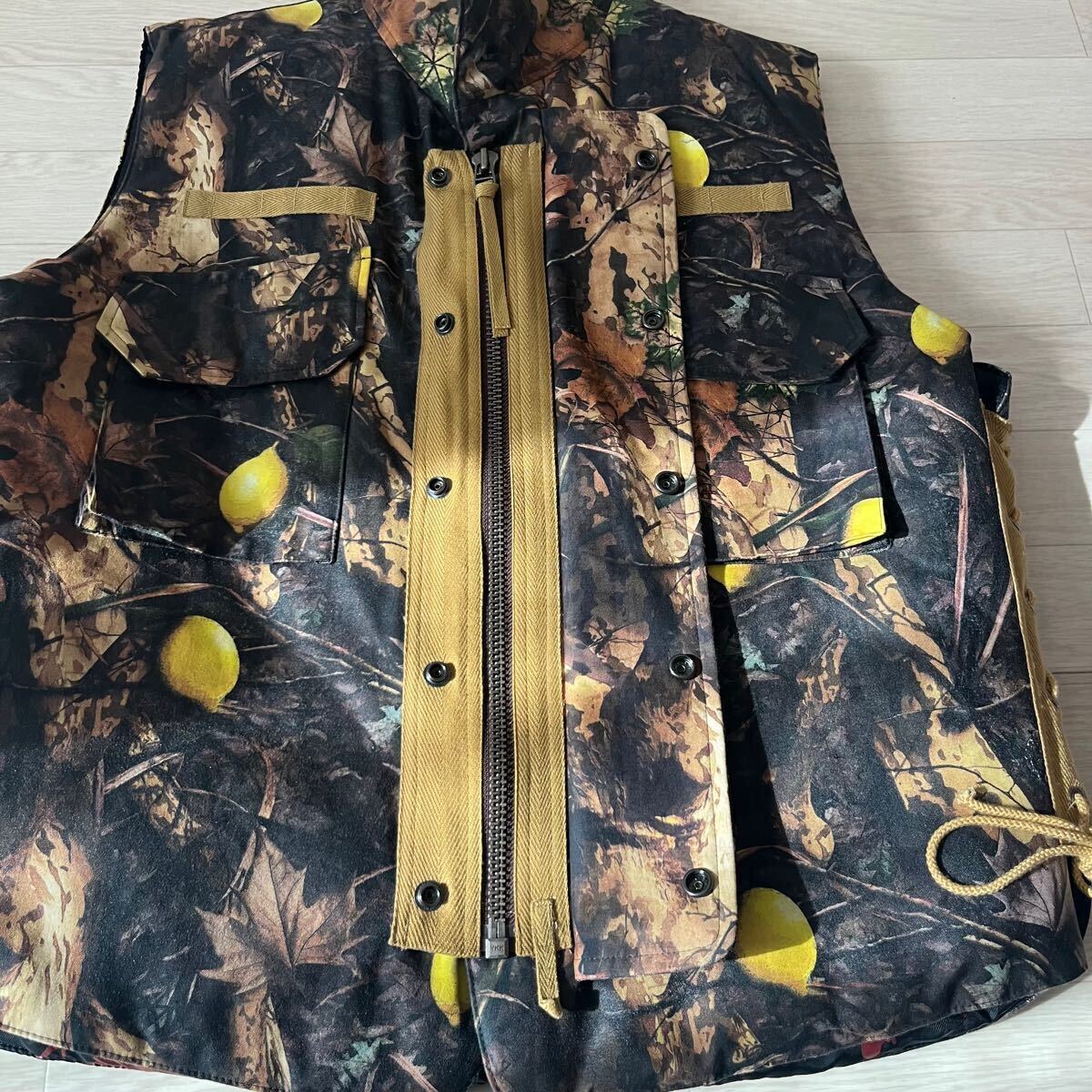 【激レア?美品?XL】 PHENOMENON フェノメノン 総柄 蟲 蛾 落葉 ダウンベスト ジャケット 中綿 総柄 ペイント 転寫プリント 2010AW レモン