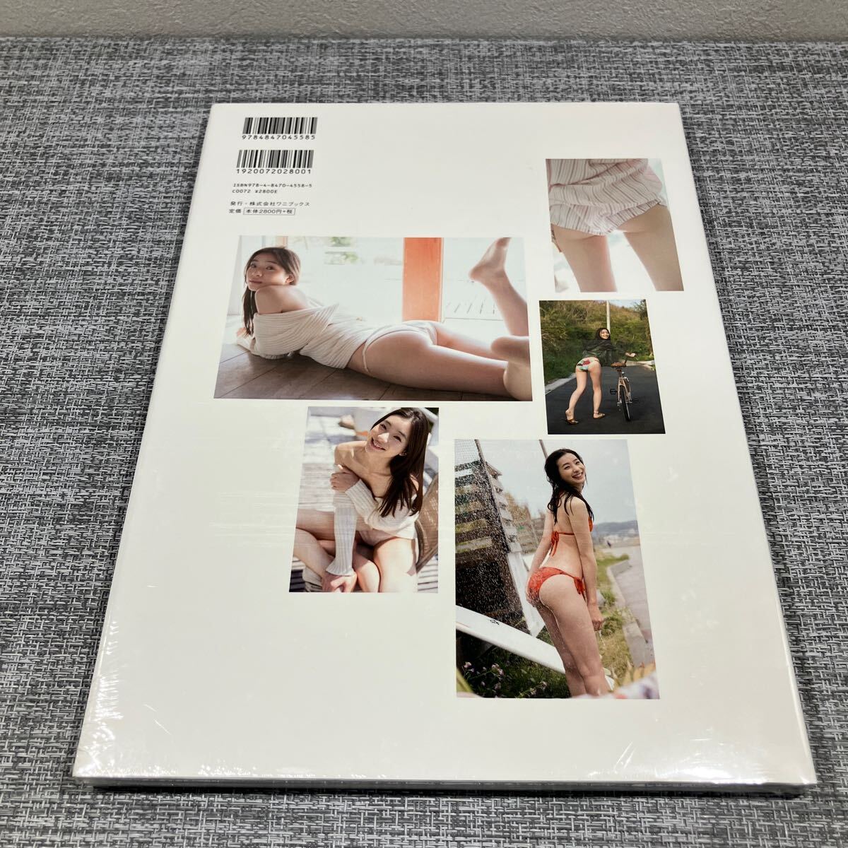 ADAJIRING 足立梨花写真集　サイン入り* ADAJIRING 足立梨花 直筆サイン入り写真集 新品未開封 直筆