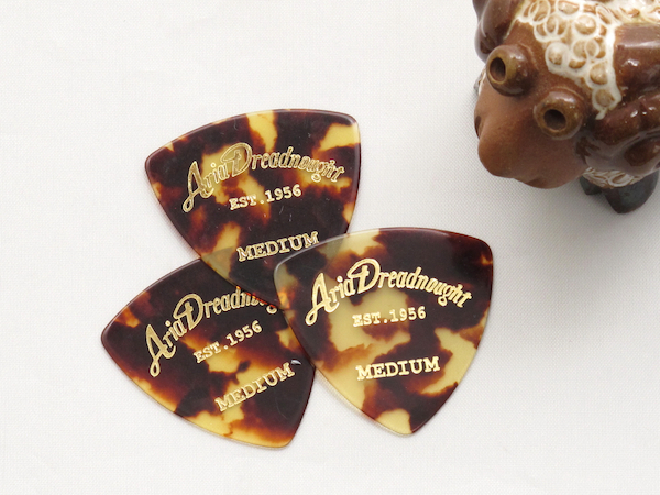 [ новый товар * слежение рейс ] Aria гитара pick 3 листов треугольник / cell мясо для жаркого производства / панцирь черепахи рисунок /MEDUIM 0.75mm сделано в Японии MADE IN JAPAN AriaDreadnought
