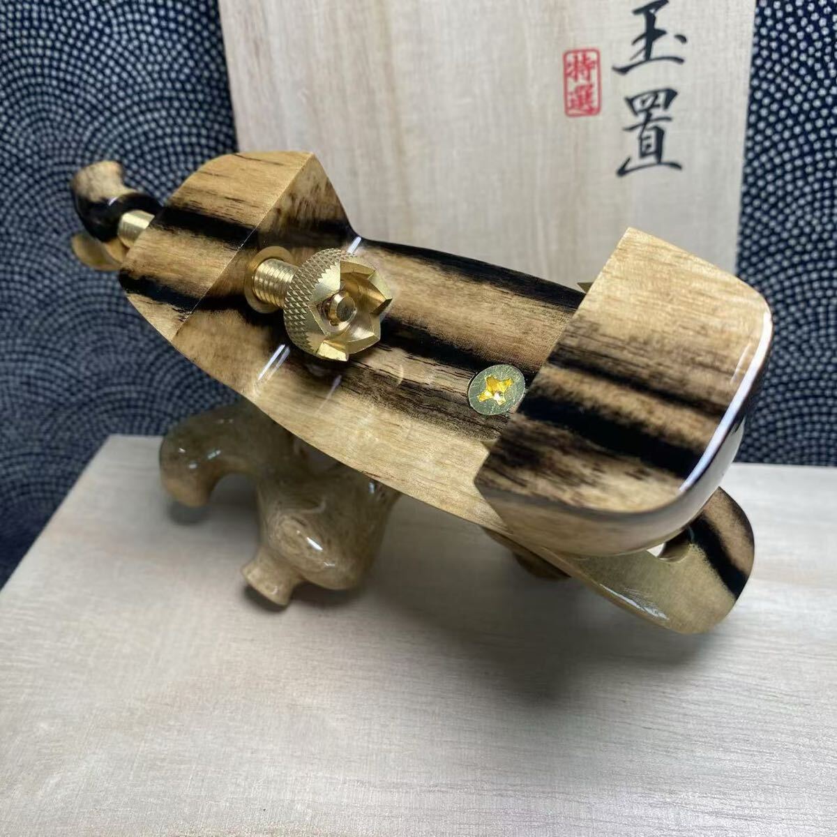 ☆ 日本黒柿 ☆ 貴重な材料 砲型万力 収納袋 付き竿受あり ☆ 日本黒柿 ☆ 貴重な材料 砲型万力 収納袋 付き竿受あり