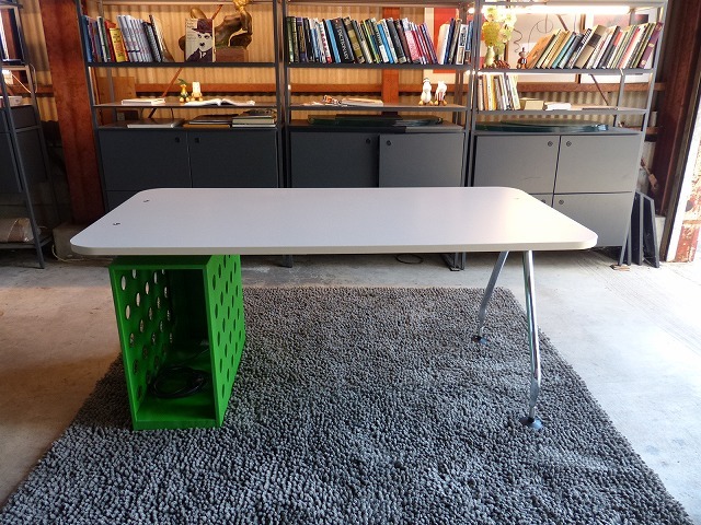グリーン在庫(kù)8臺(tái)あり｜vitra ヴィトラ｜AD HOC アドホック/アントニオ?チッテリオ 　PCデスク/ゲーミングテーブル　電源タップ付き
