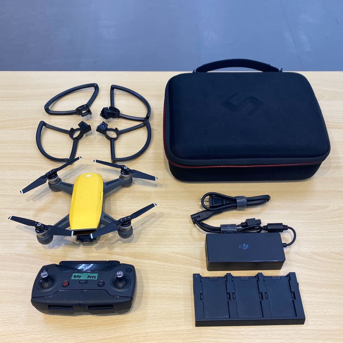 DJI スパーク レッド ドローン 未使用品 電池チェック済み 送料 DJI スパーク レッド ドローン 未使用品 電池チェック済み 送料