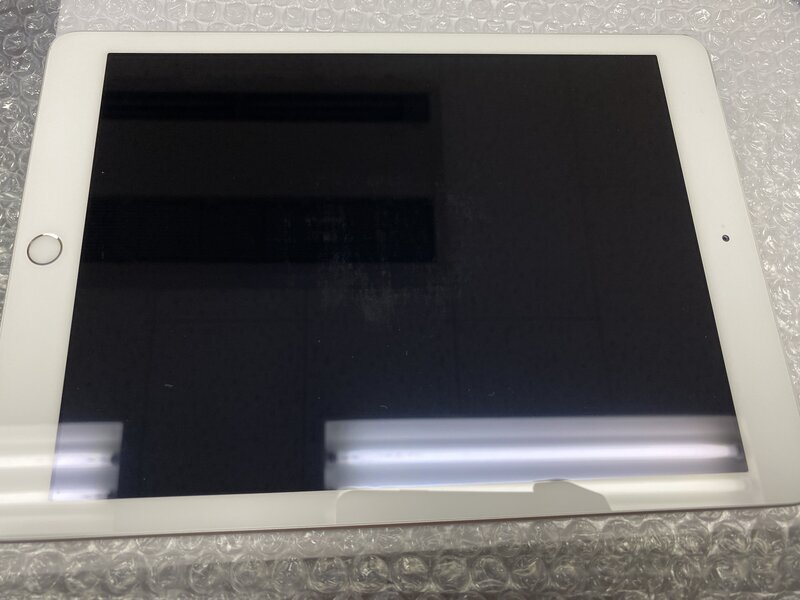 NN704 SIMフリー iPad 第5世代 Wi-Fi+Cellular A1823 シルバー 32GB NN704 SIMフリー iPad 第5世代 Wi-Fi+Cellular A1823 シルバー 32GB