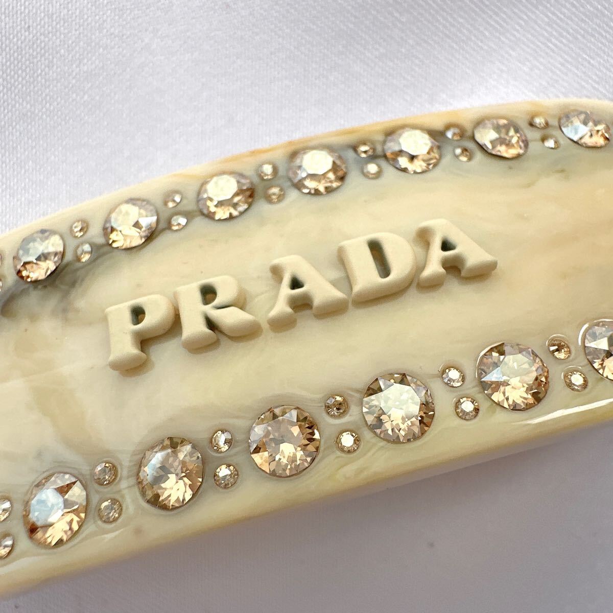 PRADA プラダ ロゴ入り ラインストーン バレッタ ヘアクリップ PRADA プラダ ロゴ入り ラインストーン バレッタ ヘアクリップ