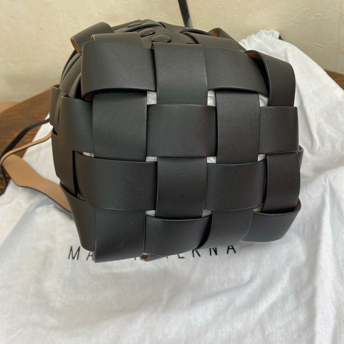 極美品 MARY AL TERNA(メアリオルターナ) HUG ショルダーバッグ 極美品 MARY AL TERNA(メアリオルターナ) HUG ショルダーバッグ