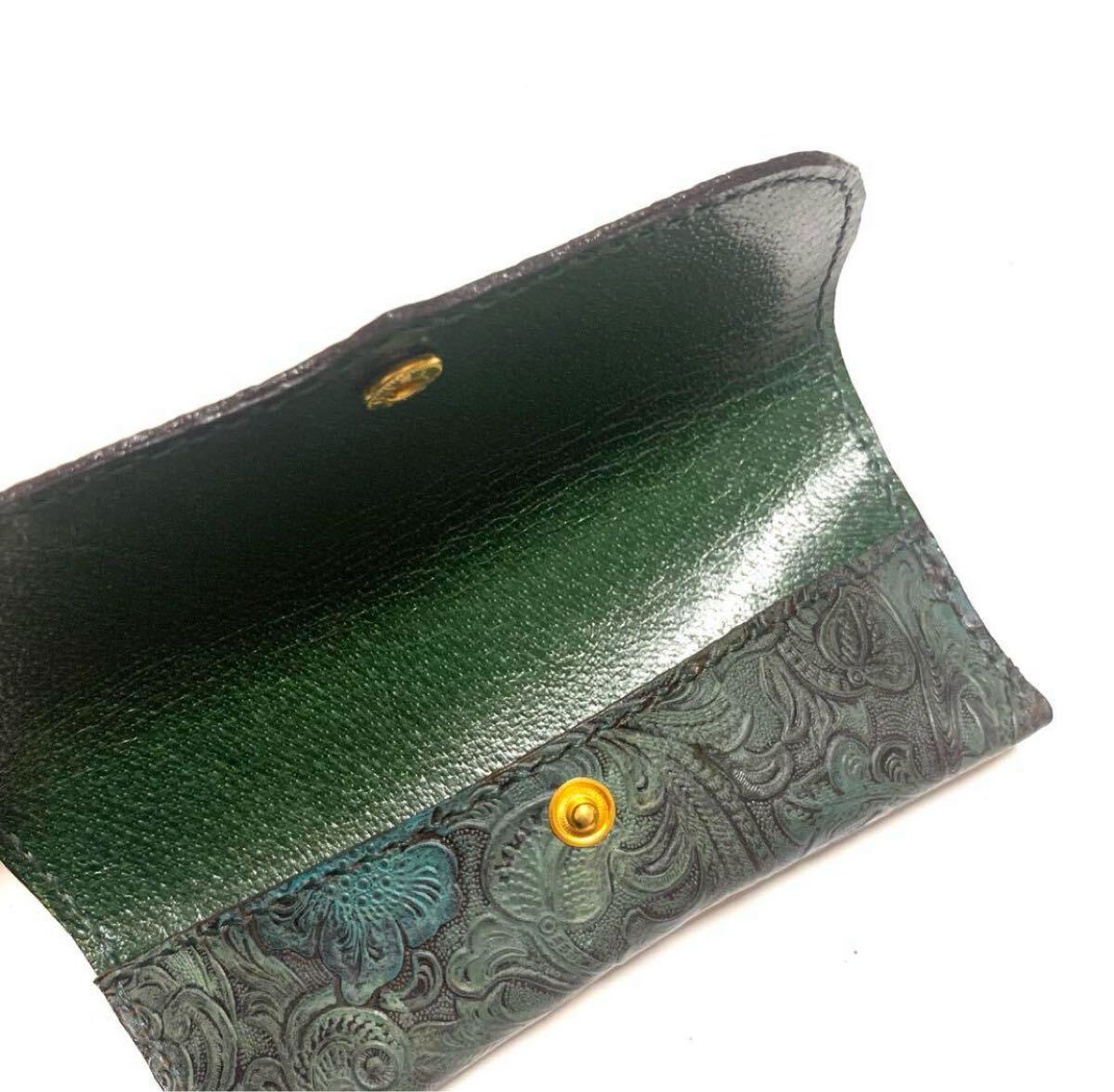 新品未使用 本革メガネケース かぶせ蓋 ボタニカル型押し レザー眼鏡入れ グリーン系 レザー小物 サングラスケース ギフト_画像4