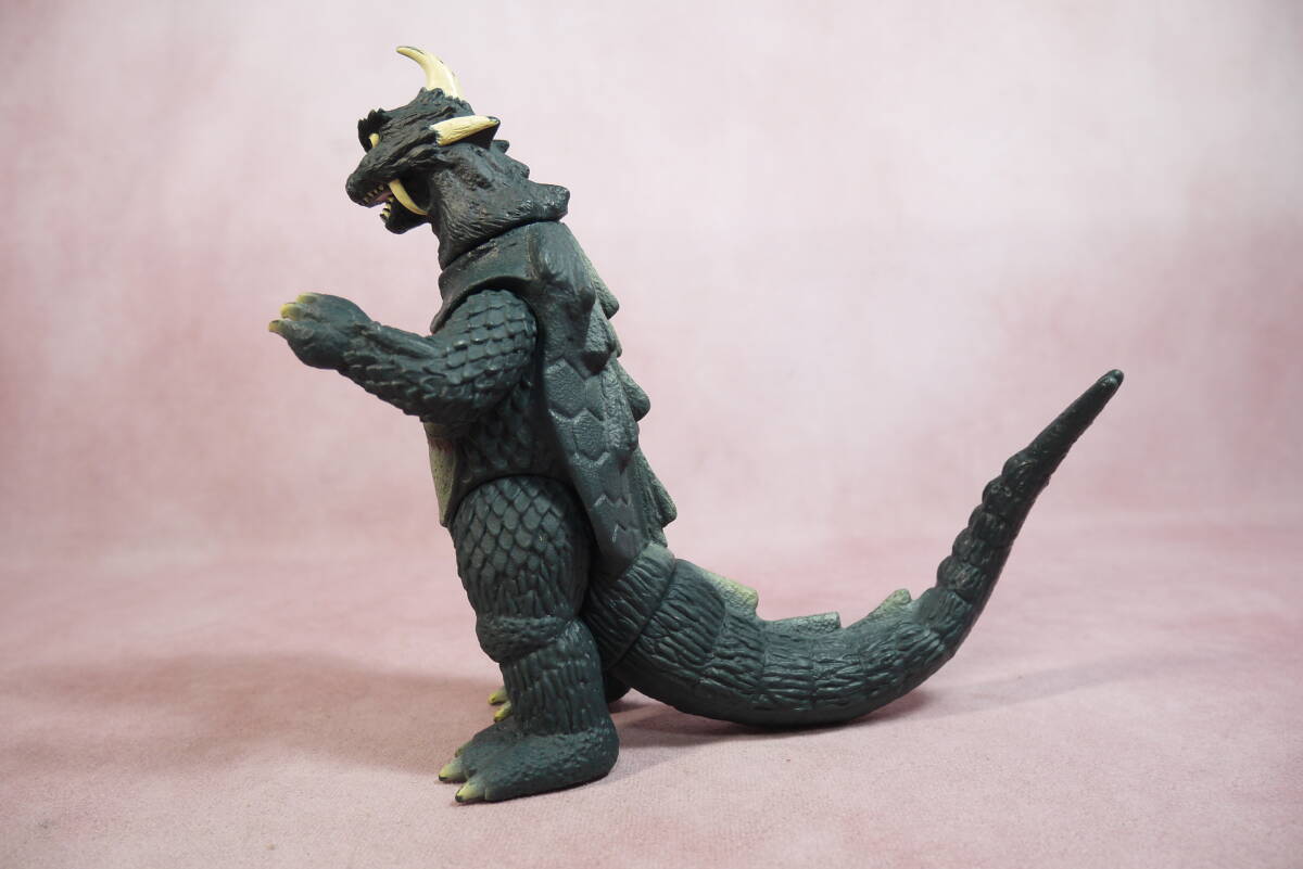 ウルトラ怪獣シリーズ ゴメス 2000 ソフビ バンダイ 全高16 ウルトラ怪獣シリーズ ゴメス 2000 ソフビ バンダイ 全高16